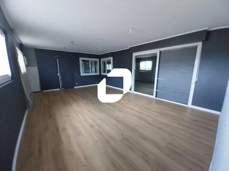 Industrial in Eysines for lease - Interior Photo - Image 2 of 8