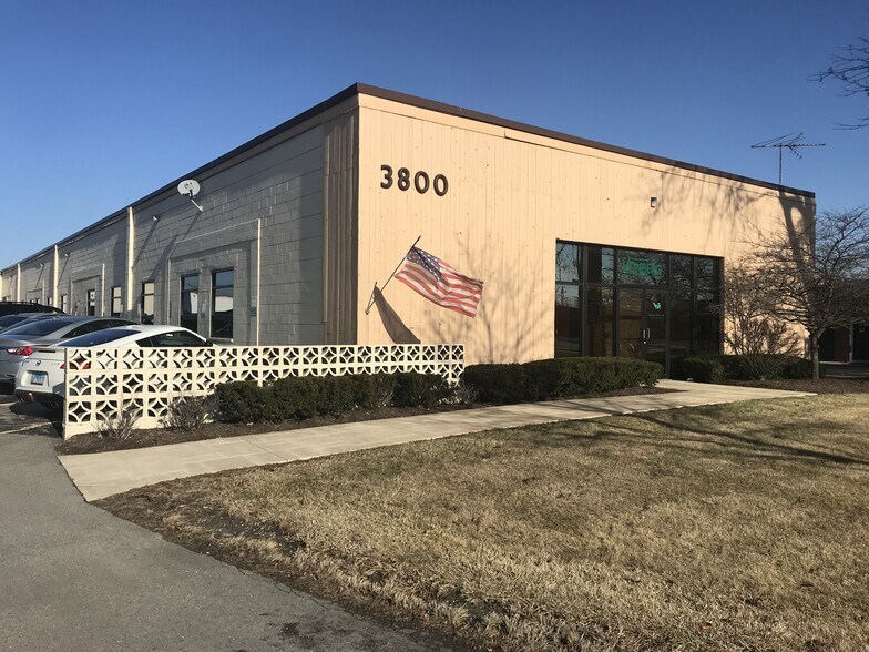 3800 Industrial Ave, Rolling Meadows, IL à louer - Photo principale - Image 1 de 3