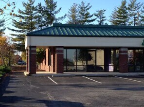 905 Main Plaza Dr, Wentzville, MO for lease Building Photo- Image 2 of 5