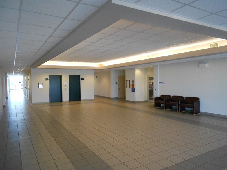 1651 Rock Prairie Rd, College Station, TX for lease - Interior Photo - Image 3 of 13