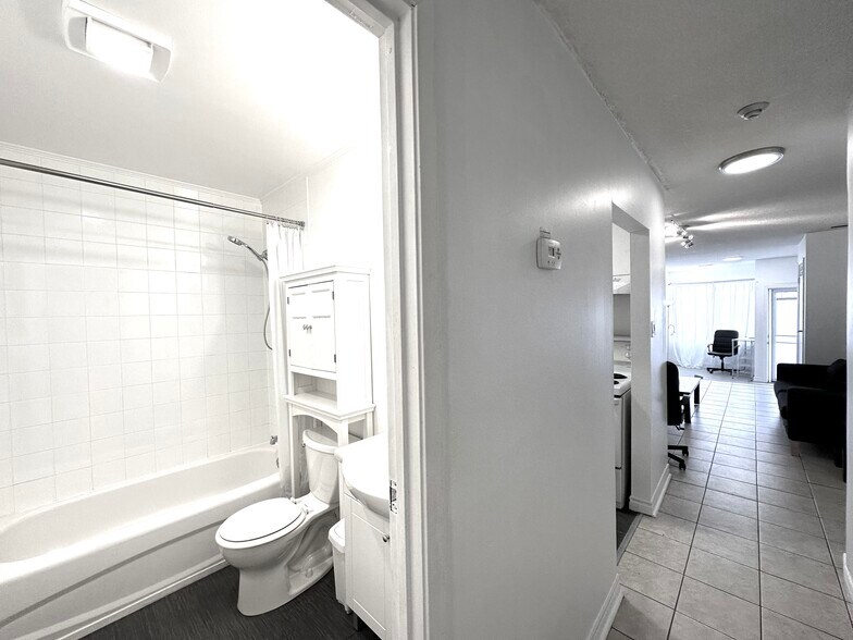 2963-2965 Dundas St W, Toronto, ON for sale - Interior Photo - Image 3 of 38