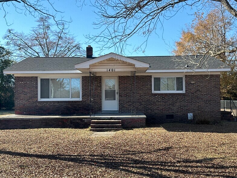 1401 N Bragg Blvd, Spring Lake, NC à vendre - Photo principale - Image 1 de 14