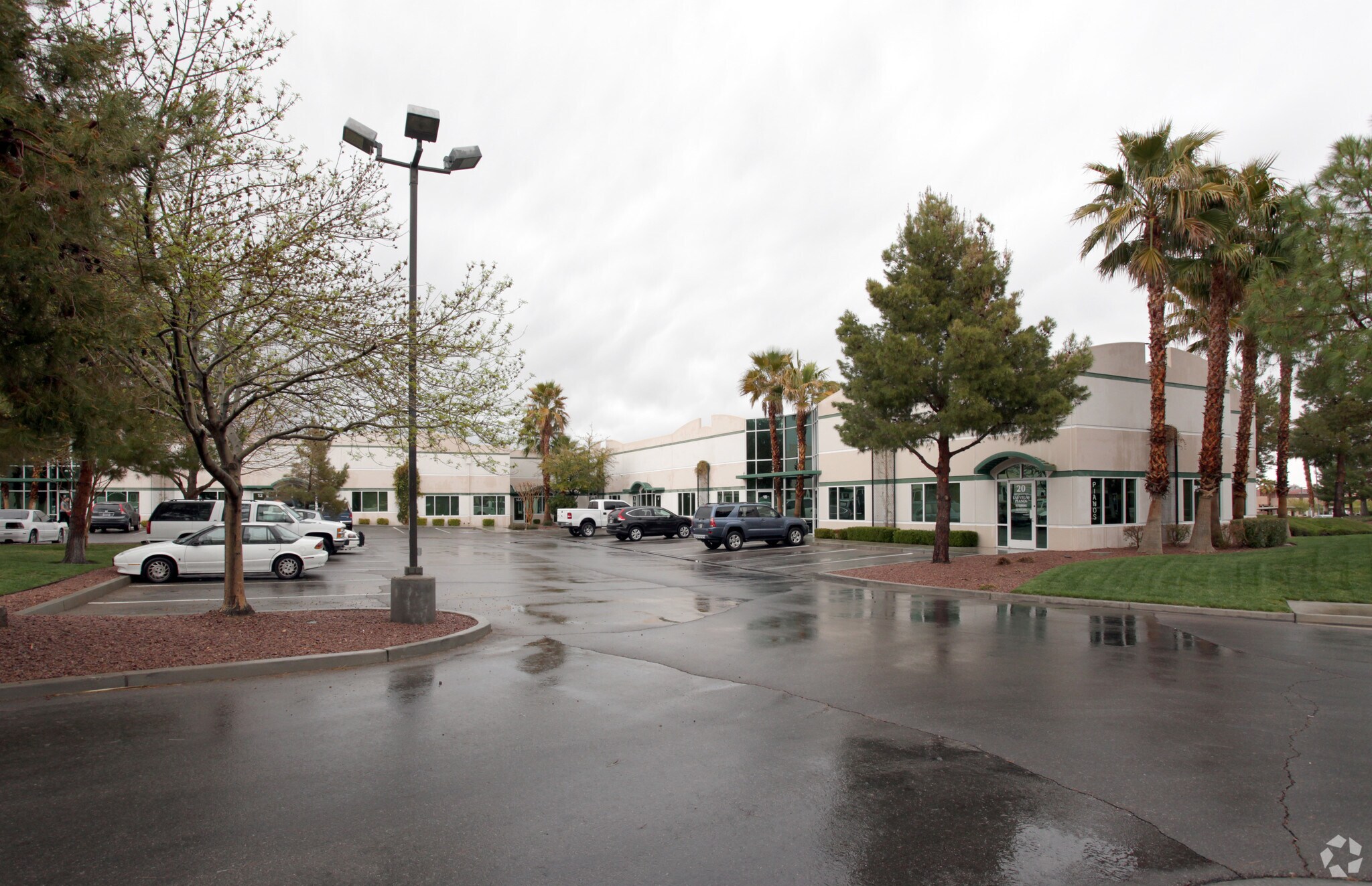 6295 S McLeod Dr, Las Vegas, NV for lease Primary Photo- Image 1 of 5