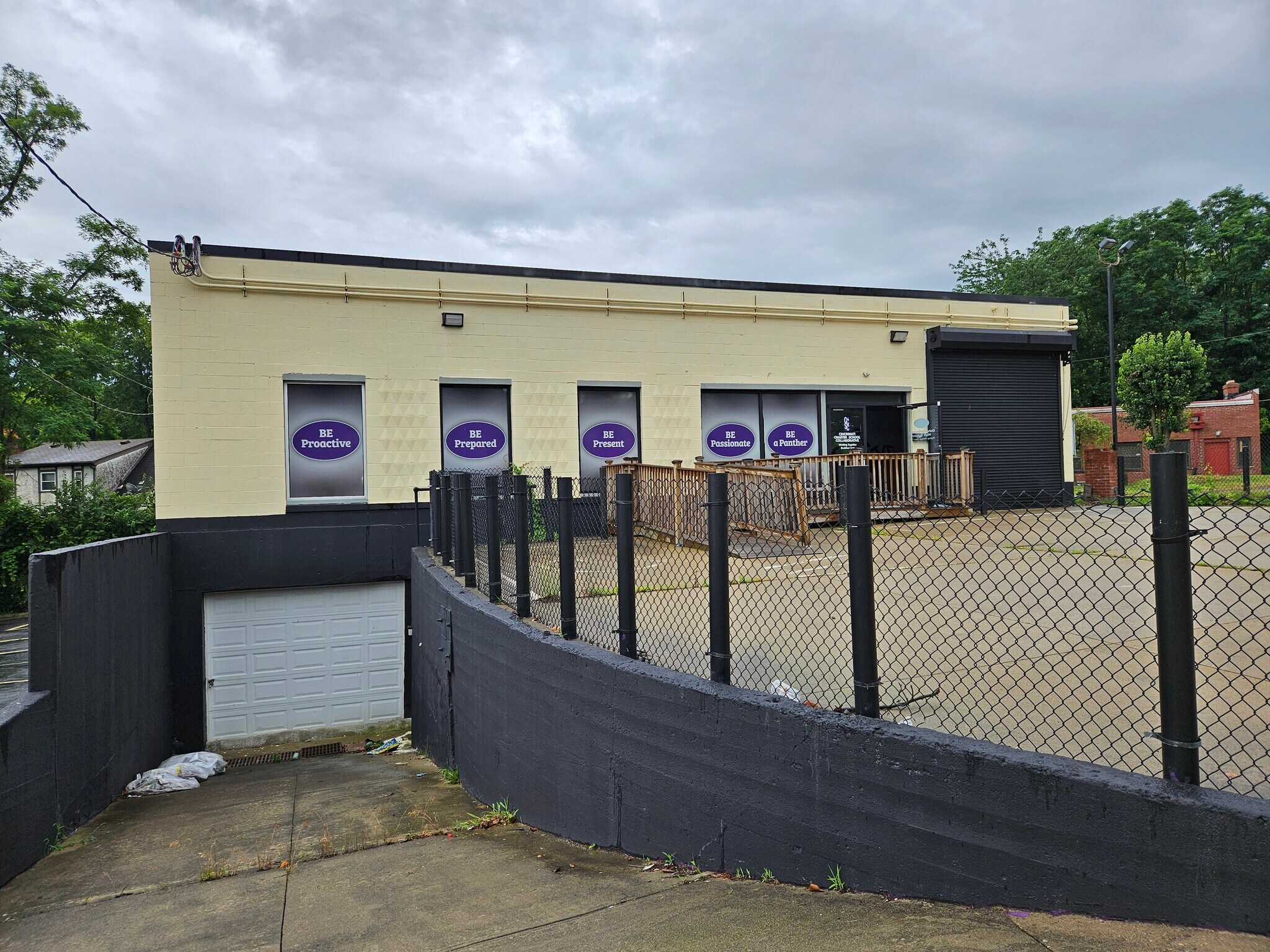 4030 Reading Rd, Cincinnati, OH à louer Photo du bâtiment- Image 1 de 2