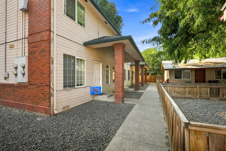 1403-1407 S 18th Ave, Yakima, WA for sale - Building Photo - Image 2 of 14