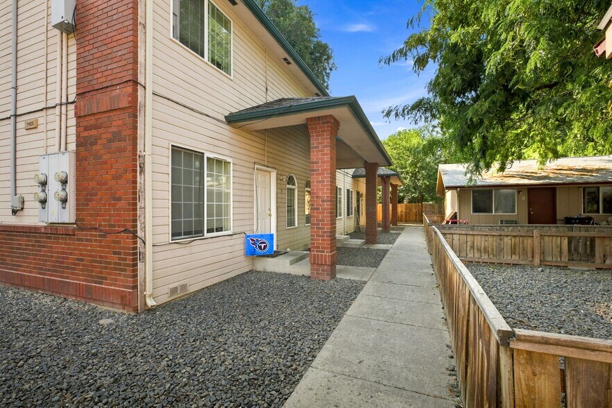 1403-1407 S 18th Ave, Yakima, WA à vendre - Photo du bâtiment - Image 2 de 14