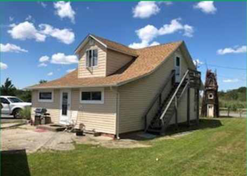 300 Pine Neck Ave, East Patchogue, NY à vendre - Photo du b timent - Image 2 de 41