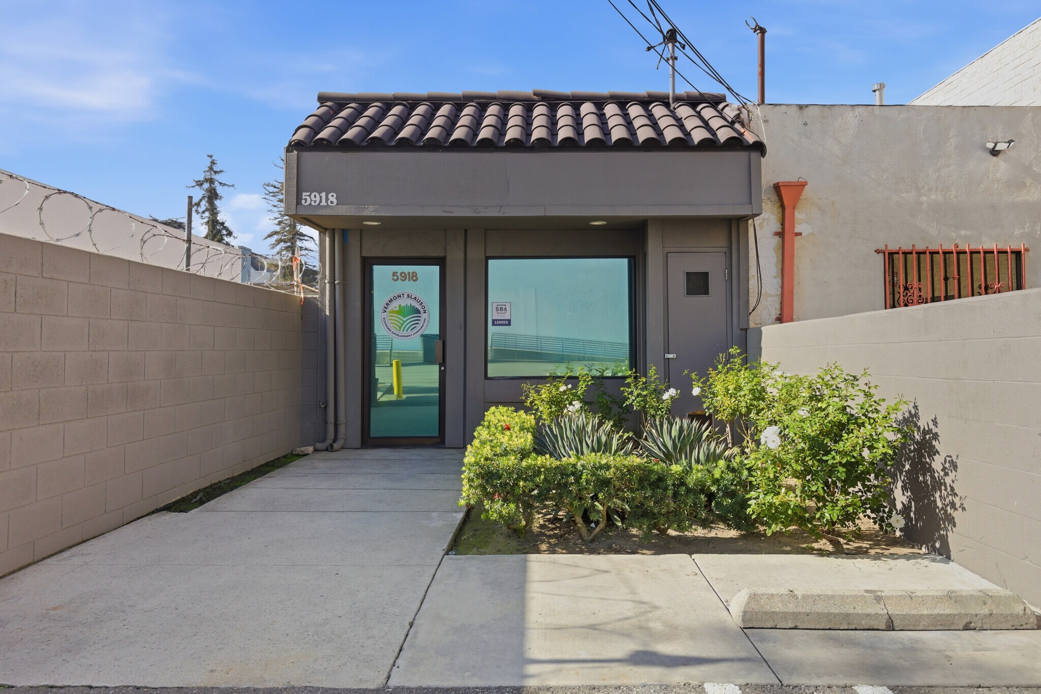 5918 S Vermont Ave, Los Angeles, CA à louer Photo du bâtiment- Image 1 de 21