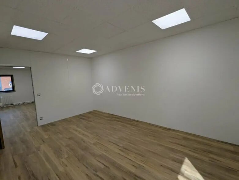 Bureau dans Savigny-le-Temple à louer - Photo intérieure - Image 3 de 8