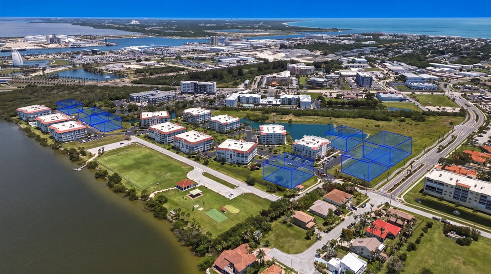 8955 Puerto del Rio Dr, Cape Canaveral, FL à vendre - Photo du bâtiment - Image 1 de 13