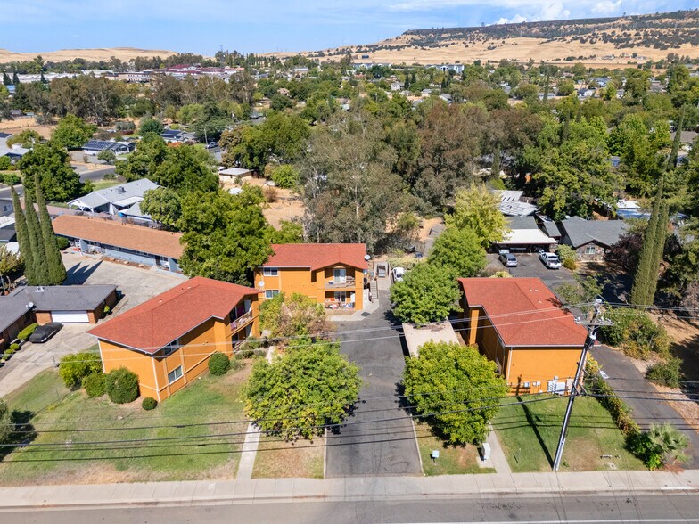 70 Grand Ave, Oroville, CA à vendre - Photo du bâtiment - Image 2 de 38