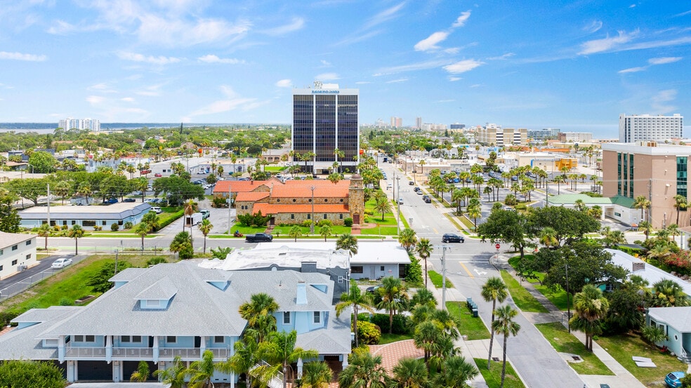 25 Unit Multi-Family Portfolio Daytona B portfolio of 3 properties for sale on LoopNet.ca - Building Photo - Image 2 of 10