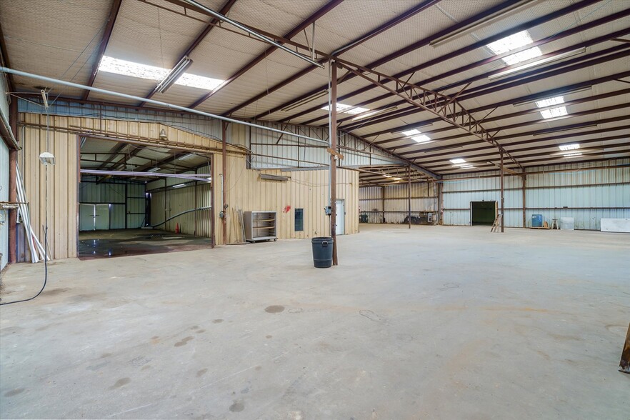 7439 FM 314, Ben Wheeler, TX à vendre - Photo du bâtiment - Image 2 de 36