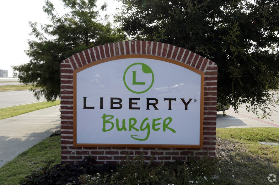 3617 Shire Blvd, Richardson, TX à louer - Photo du bâtiment - Image 3 de 6