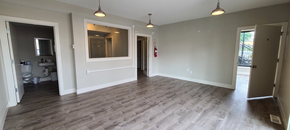 651 High St, Salem, OR for lease - Building Photo - Image 2 of 5