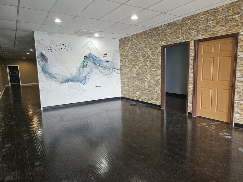 11611-11637 Katy Fwy, Houston, TX for lease - Interior Photo - Image 3 of 8