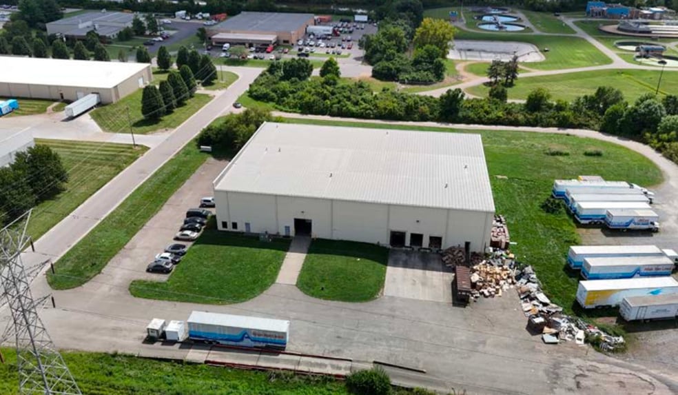 9917 Charter Park Dr, West Chester, OH for sale - Building Photo - Image 2 of 8