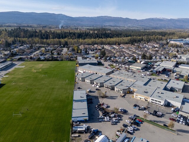 360 Spedding Crt, Kelowna, BC à vendre - Photo du bâtiment - Image 3 de 6