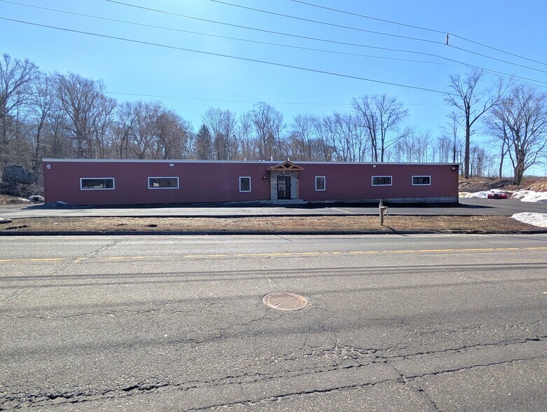3812 East Main St, Waterbury, CT à louer - Photo du bâtiment - Image 3 de 3