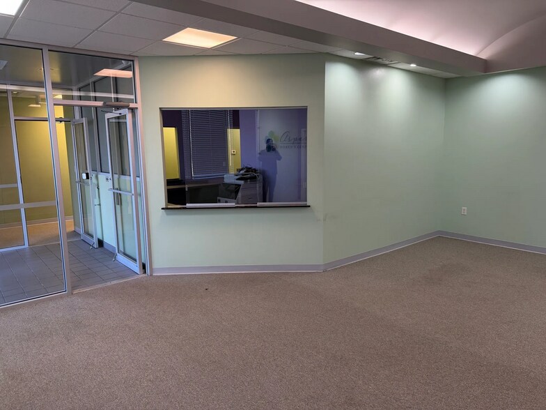 13900 Quailbrook Dr, Oklahoma City, OK à louer - Photo intérieure - Image 2 de 13