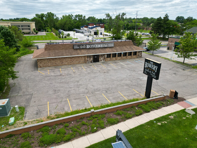 41275 Ford Rd, Canton, MI à louer - Photo du bâtiment - Image 2 de 6