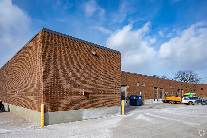 5266 General Rd, Mississauga, ON à vendre - Photo du bâtiment - Image 2 de 4