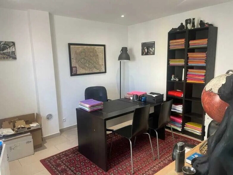Office in Montreuil for lease - Interior Photo - Image 2 of 6