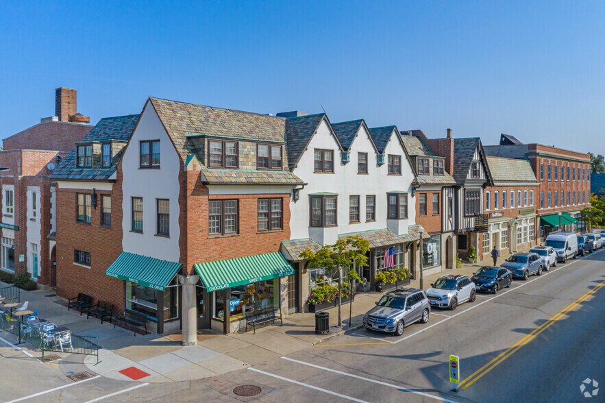 272 E Deerpath, Lake Forest, IL à louer - Photo du bâtiment - Image 3 de 8