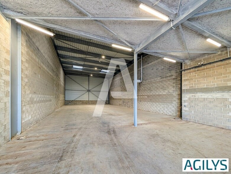 6 Rue De Lorraine, Brétigny-sur-Orge for lease - Interior Photo - Image 3 of 12