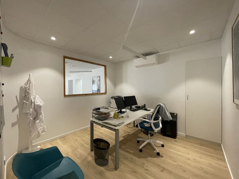 52 Avenue Georges Vacher, Rousset for lease - Interior Photo - Image 3 of 3