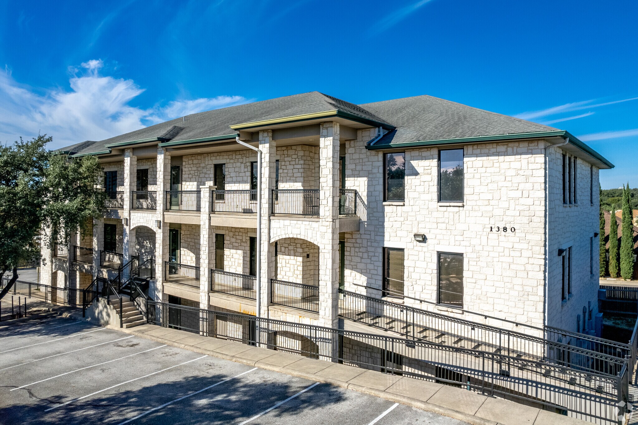 1380 Pantheon Way, San Antonio, TX à louer Photo principale- Image 1 de 7