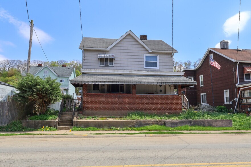 816 5th Ave, Ford City, PA à vendre - Photo principale - Image 1 de 1