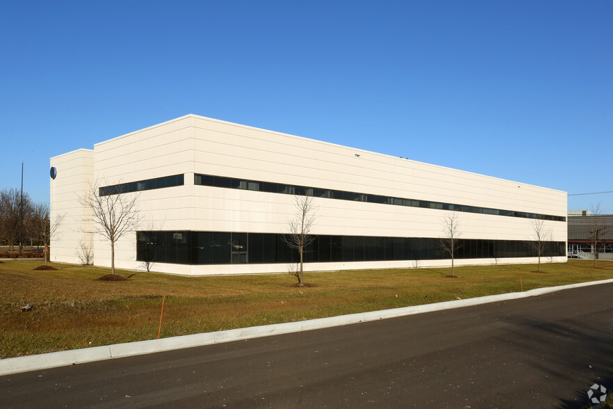 11878 Hubbard St, Livonia, MI for lease - Building Photo - Image 1 of 12