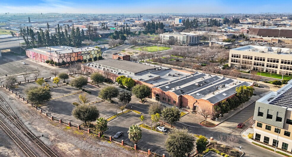 616 & 660 P Street St, Fresno, CA à louer - Photo du bâtiment - Image 3 de 3