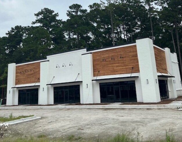 8241 Pinellas Dr, Bluffton, SC à louer - Photo du bâtiment - Image 2 de 5