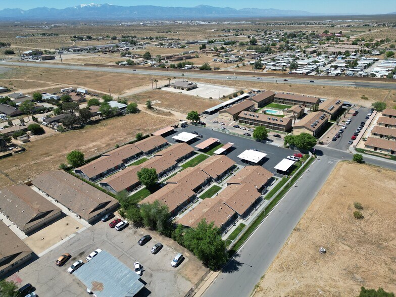18335-18355 Montezuma St, Adelanto, CA à vendre - Photo du bâtiment - Image 2 de 22