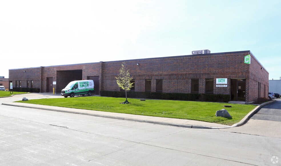 3131-3141 MacArthur Blvd, Northbrook, IL for lease - Building Photo - Image 2 of 4