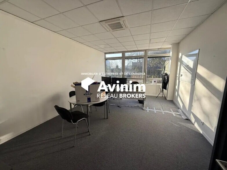 Office in Cergy for lease - Interior Photo - Image 2 of 4