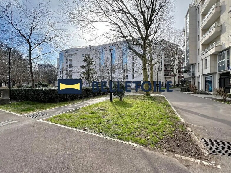 Bureau dans Joinville-le-Pont à vendre - Photo du bâtiment - Image 1 de 24