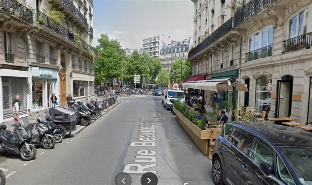 Retail in Paris for lease Building Photo- Image 1 of 5