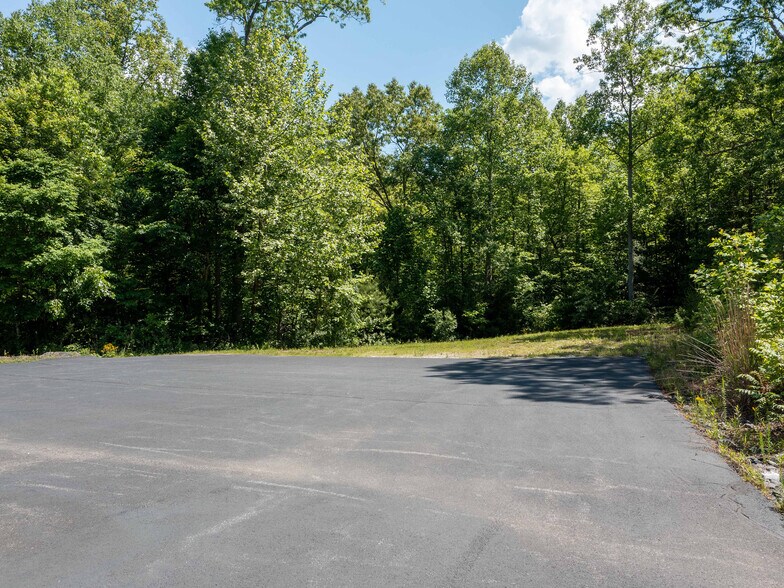 6573 NC 226 Rd, Spruce Pine, NC à vendre - Photo du bâtiment - Image 2 de 13