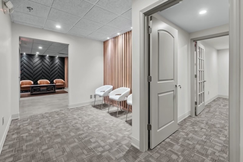 555 S Perryville Rd, Rockford, IL à louer - Photo intérieure - Image 1 de 59