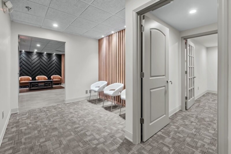 555 S Perryville Rd, Rockford, IL à louer Photo intérieure- Image 1 de 60