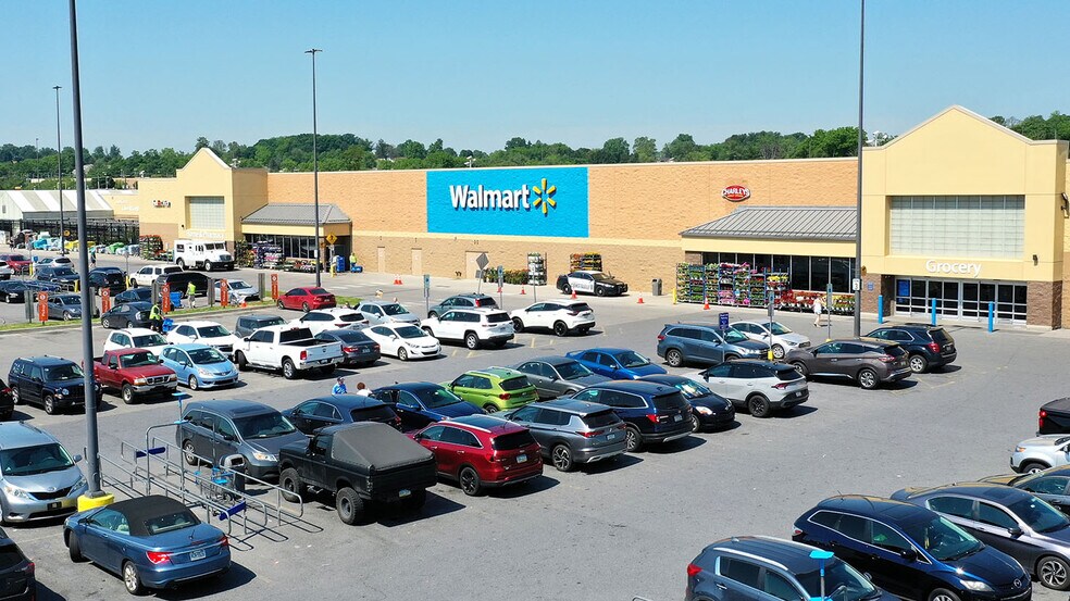 6226 W Manchester Mall, York, PA à louer - Photo du bâtiment - Image 3 de 14