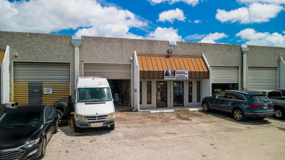 7313 NW 56th St, Miami, FL for sale - Building Photo - Image 2 of 13