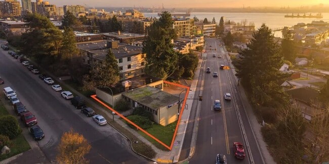 Plus de détails pour 339 2nd St W, North Vancouver, BC - Industriel à vendre