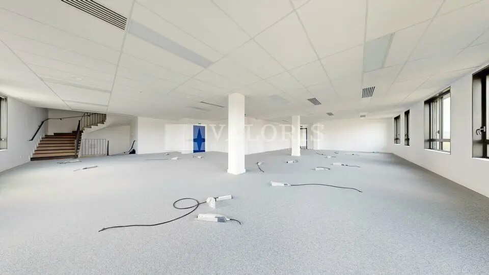 54 Avenue Rosa Parks, Lyon for lease Interior Photo- Image 1 of 13
