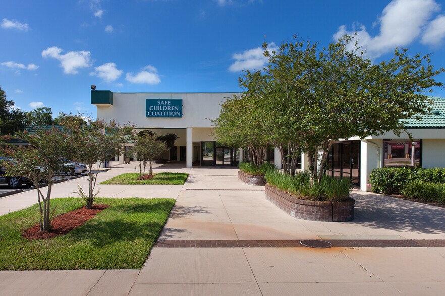 5505-5805 Manatee Ave, Bradenton, FL à louer - Photo du bâtiment - Image 3 de 18