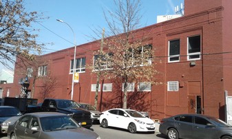 Greenpoint High Cube Warehouse - Services immobiliers commerciaux