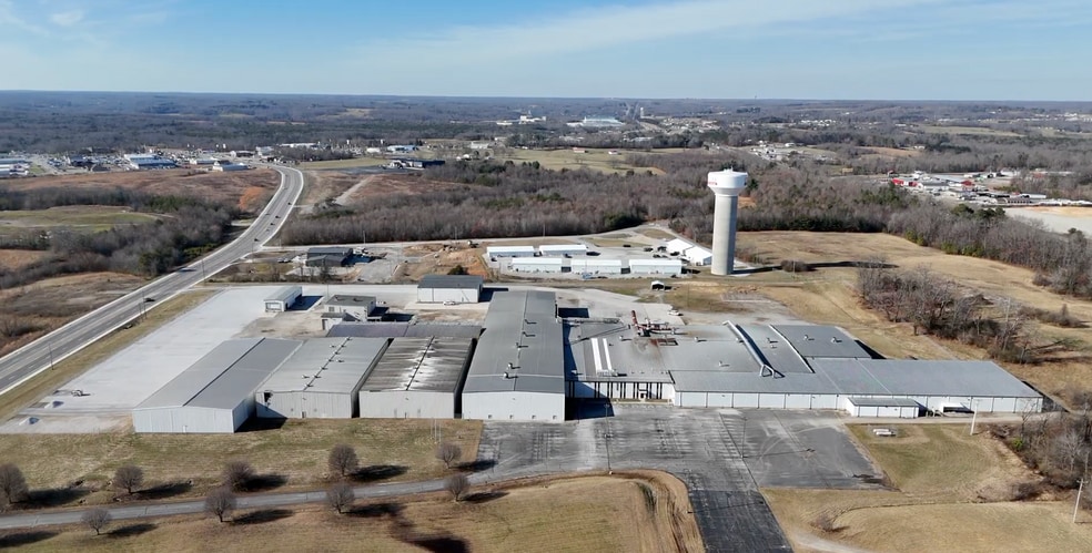 656 Interstate Dr, Crossville, TN for lease - Aerial - Image 3 of 26